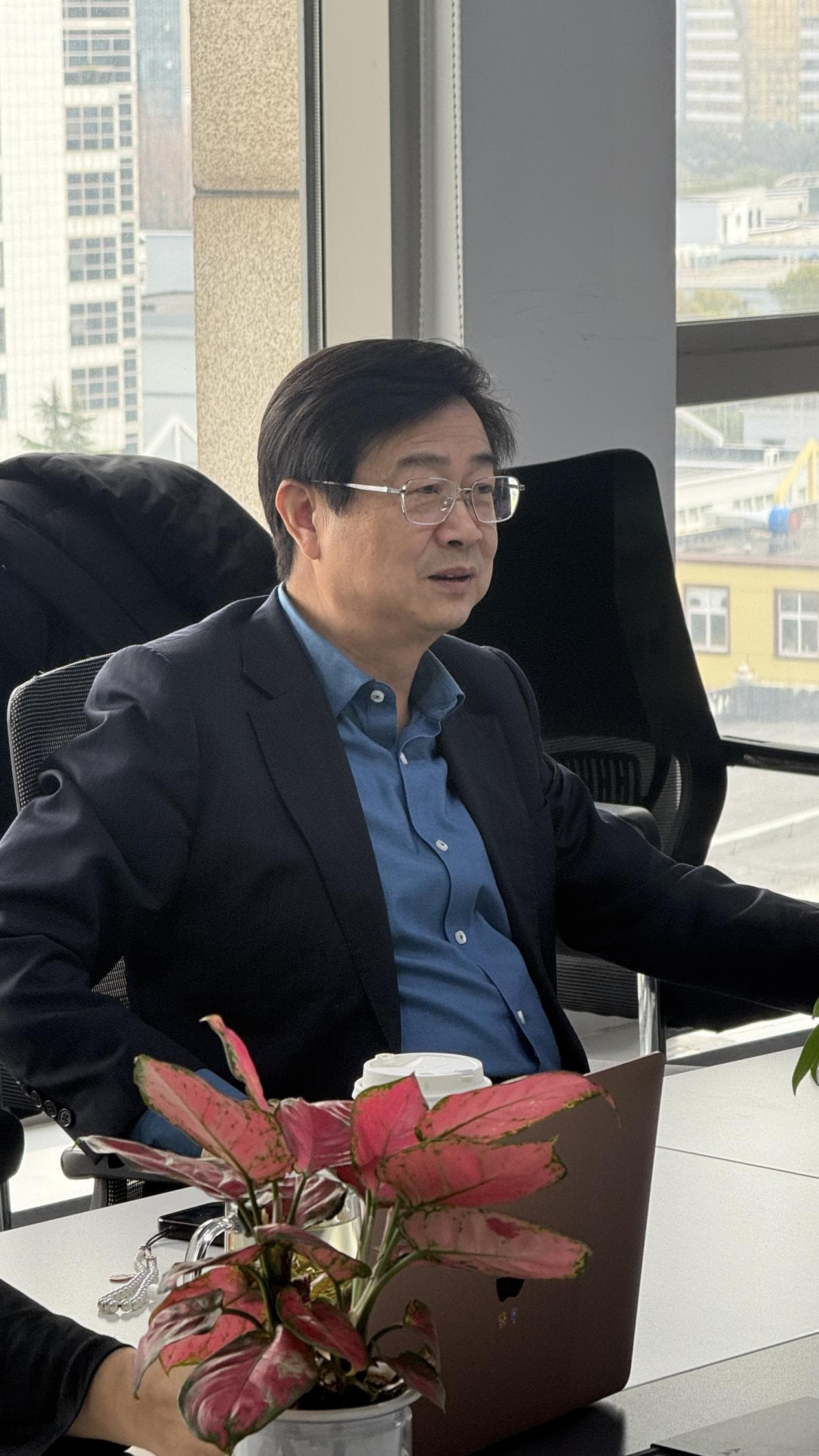 上海大学医学院刘斌院长莅临卫生产业数智化分会指导工作